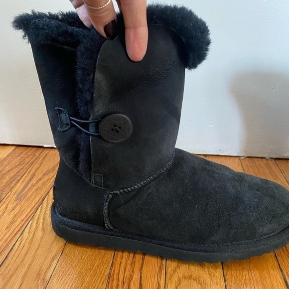UGG Bailey Button Short Black Suede Shearling Boots Size 9 - Picture 6 of 8